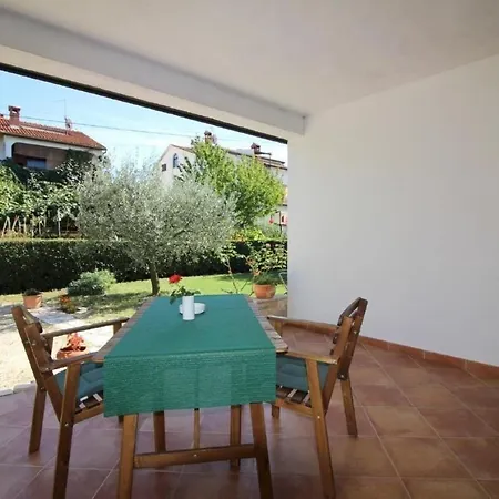 In Mit Grill, Terrasse Und Garten Porec