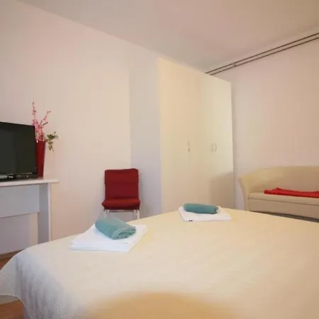 Apartment In Mit Grill, Terrasse Und Garten *