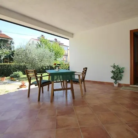 Apartment In Mit Grill, Terrasse Und Garten *