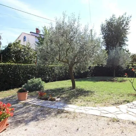 Apartment In Mit Grill, Terrasse Und Garten