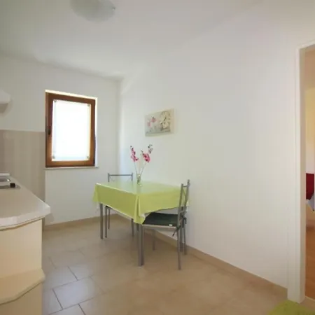 Apartment In Mit Grill, Terrasse Und Garten